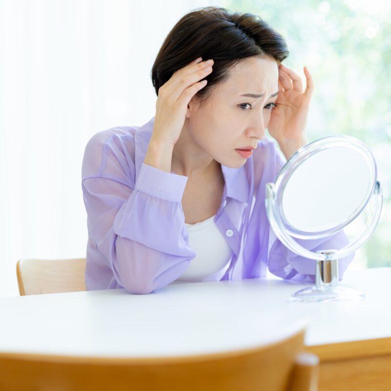 【60代ヘアケア】白髪はどうしてできる？60代を悩ませる白髪との上手な付き合い方を医師が教えます！