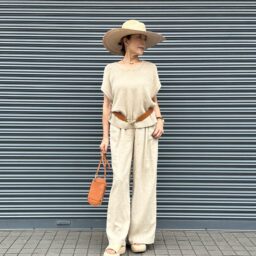 ワイドパンツ：ZARA トップス：イエナ ハット: ロンハーマン ベルト: FENDI バッグ: ユナイテッドアローズ サンダル: ZARA