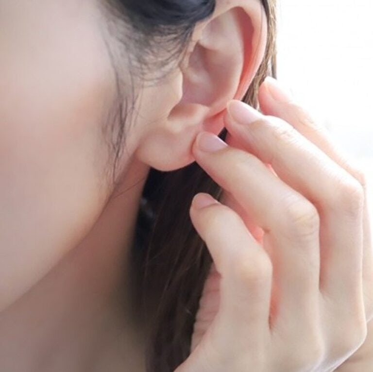 【60代ヘルスケア】耳鳴りの原因やセルフケアをご紹介！