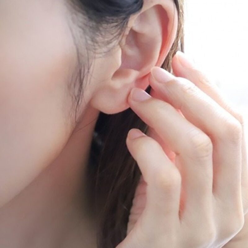 【60代ヘルスケア】つらい「耳鳴り」はなぜ起こる？原因3つとセルフケア3選をご紹介！【薬剤師監修】
