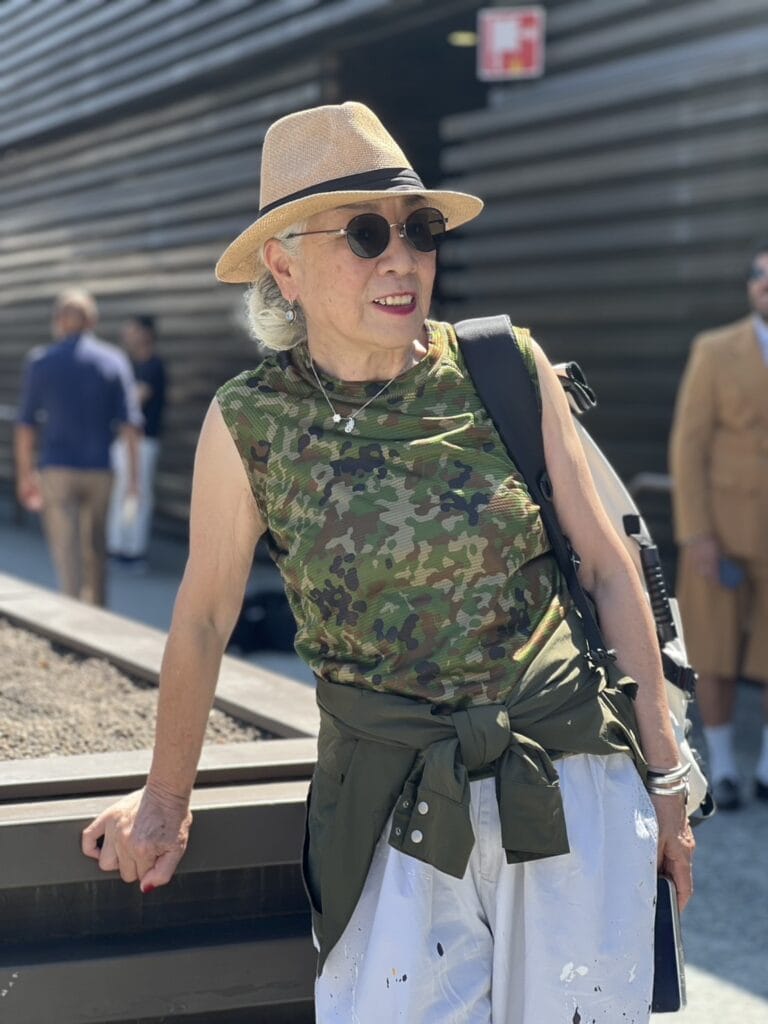 サングラスをかけている島崎真代さん