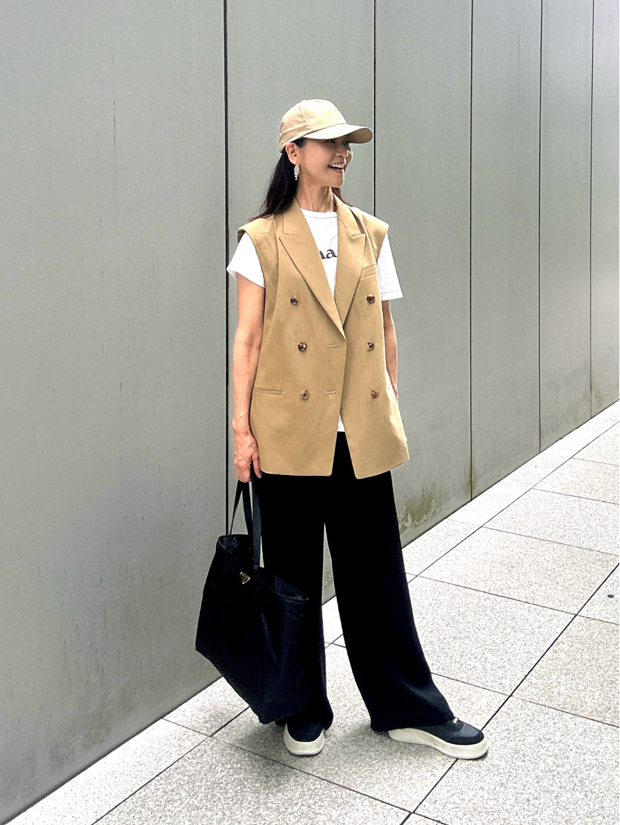 Jire：deuxiemeclasse、 T shirt & cap：madisonblue、 Bag：prada