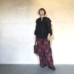 「SUTAKO369」のベトナムワイドパンツ×シアートップス