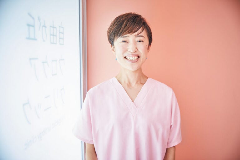 女性泌尿器科医　佐藤亜耶先生