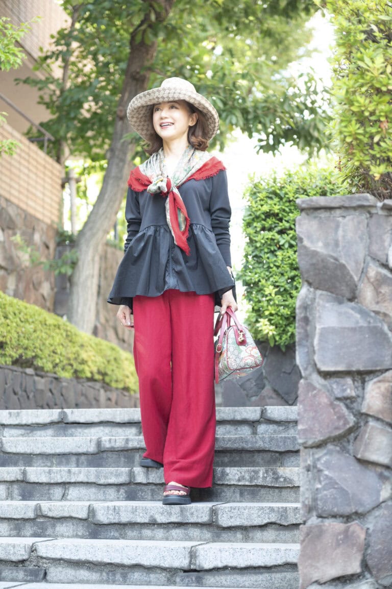 【コーデアイテム】 パンツ･･･H＆M、 サンダル･･･卑弥呼、 帽子、ストール、バッグ･･･グッチ