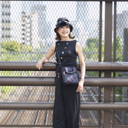 タンクトップ・ワイドパンツ･･･ユニクロ、 ポシェット･･･レスポートサック、 ネックレス･･･アビステ、 帽子･･･CA4LA
