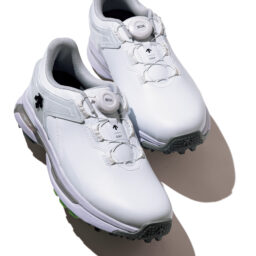 スパイクレスシューズ¥31,900／デサント（デサントジャパン お客様相談室）