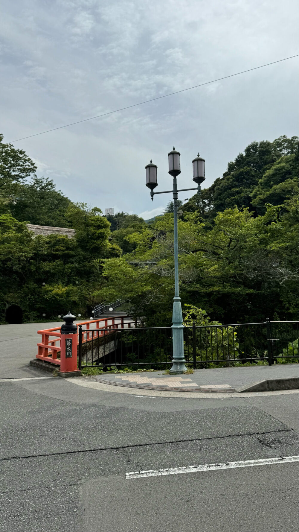 落合橋を渡ります