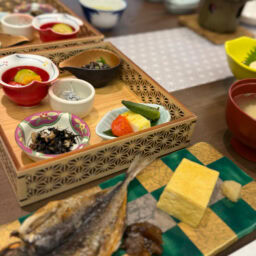 朝食は和食で