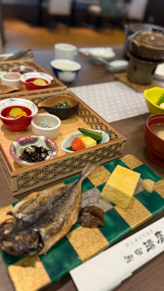朝食は和食で