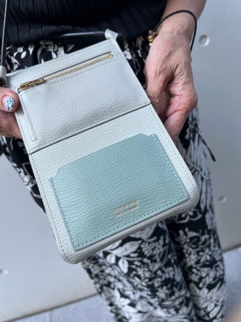 スマホバッグはL'arcobaleno