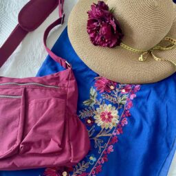 お土産で頂いたインド刺繍のストールも大活躍