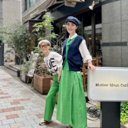 グリーンをアクセントにしたリンクコーデ