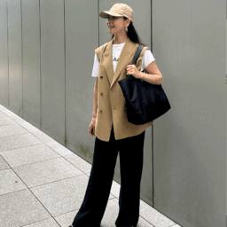 Jire：deuxiemeclasse、 T shirt & cap：madisonblue、 Bag：prada