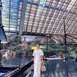 「目黒雅叙園　『PANDRA』」を訪れた成田千恵さん