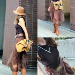リブタンクトップ／H&M、 スカート／PISTA、 ベルト、ブーツ／SHEIN