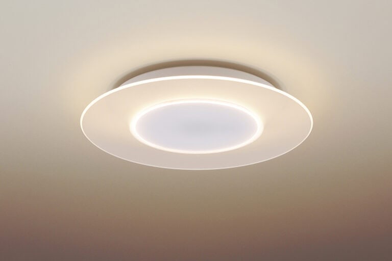 パルック LEDシーリングライト パネルシリーズ（丸型）8畳 ¥32,670（参考価格）／パナソニック 照明器具・ランプ商品ご相談窓口