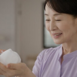吉永小百合さんと「五島の椿」椿酵母せっけんのもっちり泡