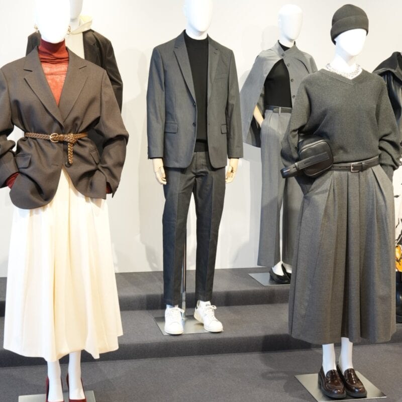 【プラステ】2025-26秋冬展示会をレポート！楽ちんな着心地なのに大人っぽく仕上がる！60代の毎日を洗練させるアイテムが充実！
