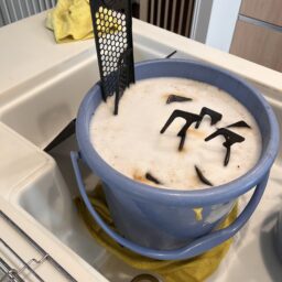 上林さん_コンロのお掃除の様子