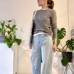 「GU」ソフトシアークルーネックTコーデ