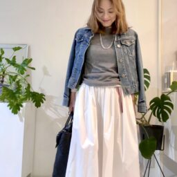 「GU」ソフトシアークルーネックTコーデ