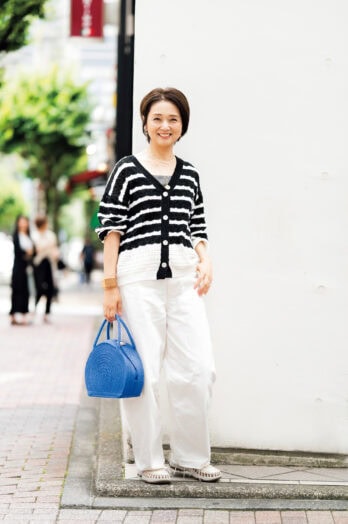 【60代お手本スナップ】東京「ボーダー」を使った上品カジュアルが素敵なマダムはモデルの雅姫ファン