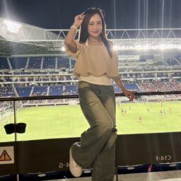 西谷さんサッカー観戦コーデ