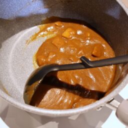 カインズ　先がつかないスクレーパー付きお玉