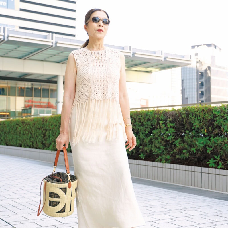 【60代お手本スナップ】「ザラ」のフリンジニットを主役にした名古屋マダムのスタイルアップコーデ