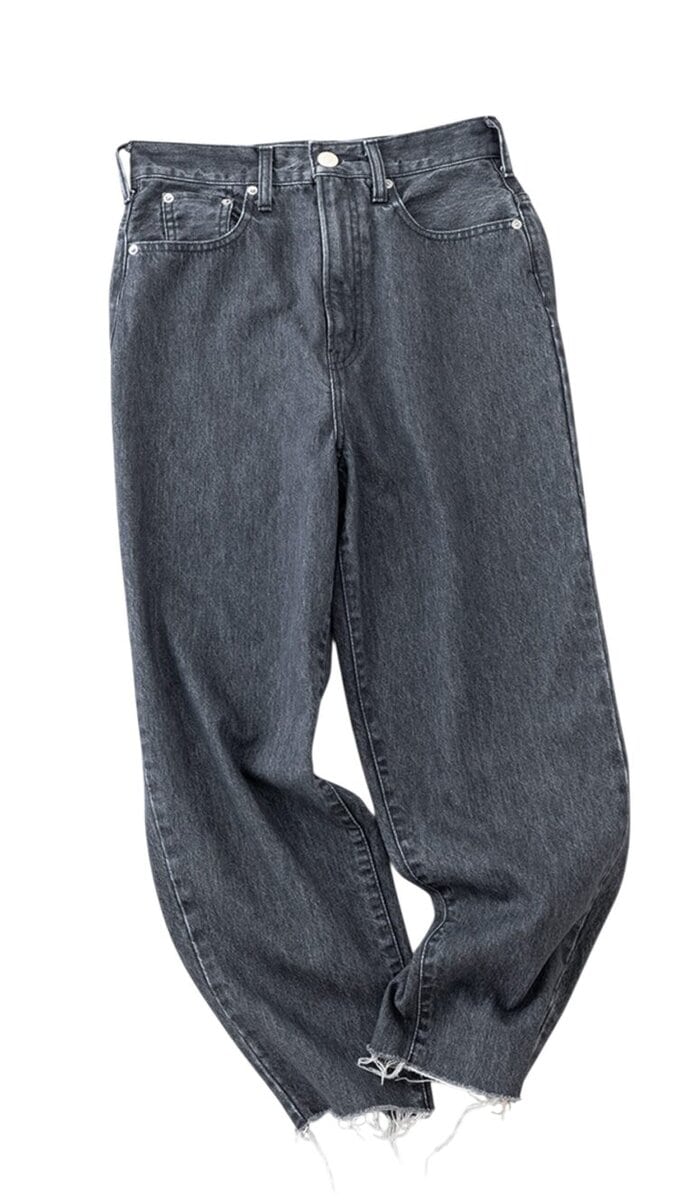 デニムパンツ¥19,900／ニードバイヘリテージ（ゲストリスト）