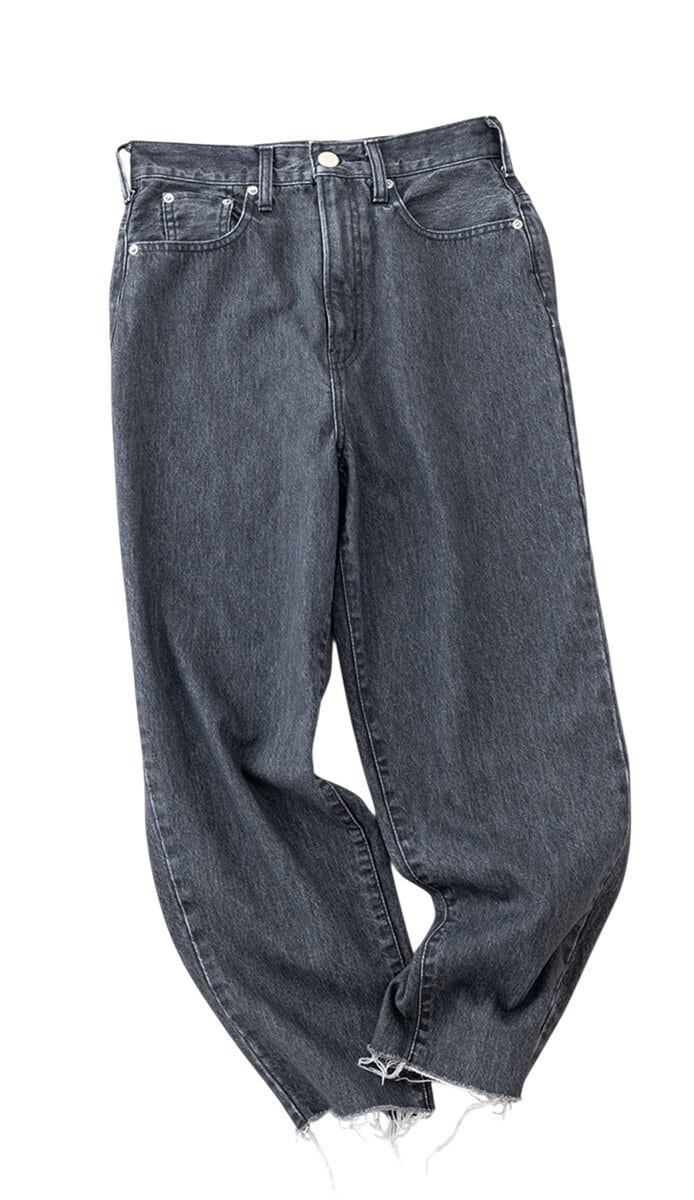 デニムパンツ¥19,900／ニードバイヘリテージ（ゲストリスト）