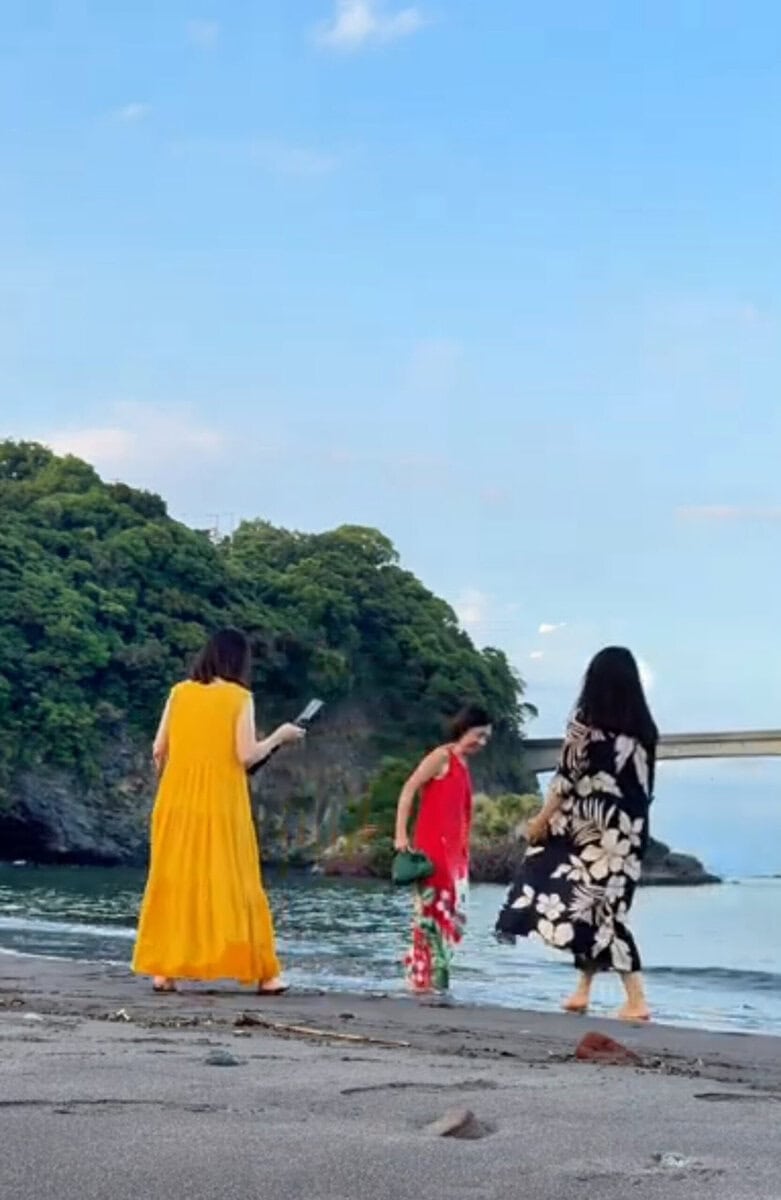 入江にあり穏やかな波と水質の良さが特徴の海岸。