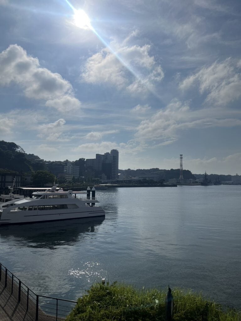 猿島に渡る船