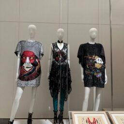 ルイ・ヴィトン『ビジョナリー・ジャーニー』展　山本寛斎さんとのコラボ衣装