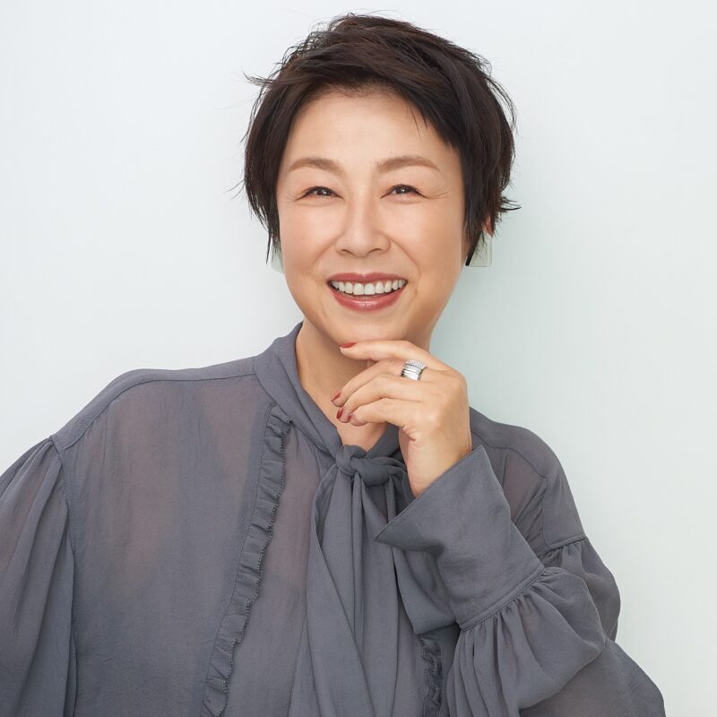 【60代メイク】ゆるんだ輪郭がキュッと締まる「シェーディング」効果で自然な立体感を！人気ヘア＆メイクの簡単テクで劇的ビフォー＆アフター
