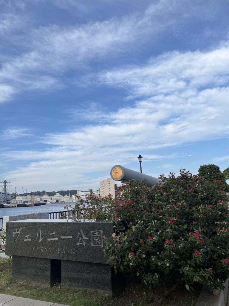 横須賀駅前