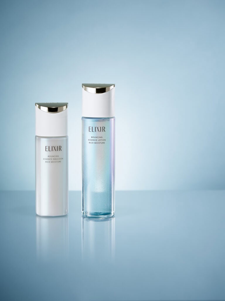 （右）エリクシール リフトモイスト ローション しっとりタイプ ba［医薬部外品］170ml ¥ 3,410（8月21日発売）、（左）エリクシール リフトモイスト エマルジョン しっとりタイプ ba［医薬部外品］130ml ¥3,960（8月21日発売）／ともにエリクシール