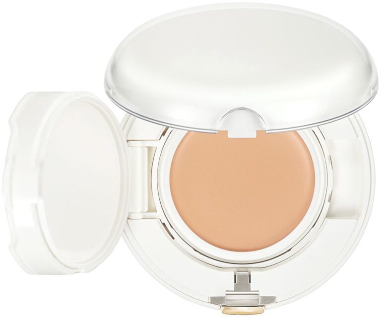 エリクシール シュペリエル つや玉ファンデーション SPF28・PA+++ ￥3,850（セット価格）／エリクシール お客さま窓口