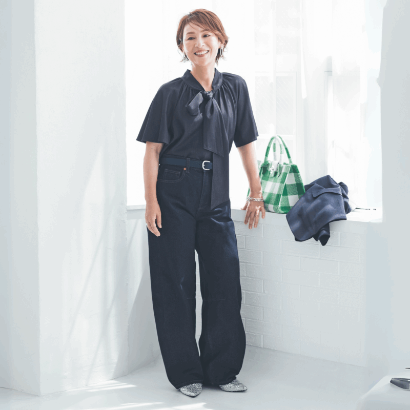 【60代デニム】低身長でもトレンドの太めシルエットパンツを着こなせる？スタイリストMaikoさんのアドバイスでさらに洗練されたスタイルに！