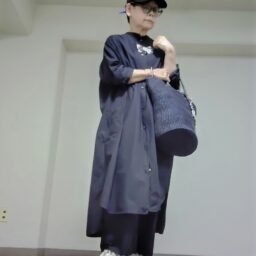 お気に入りのチャームとカゴバッグ