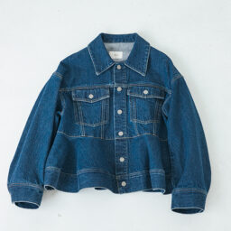 デニムジャケット¥49,500／ル フィル（ル フィル ニュウマン新宿）