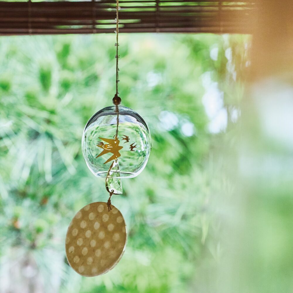 眺めるたびに心が満たされる。金彩を閉じ込めた時澤真美さんのガラス