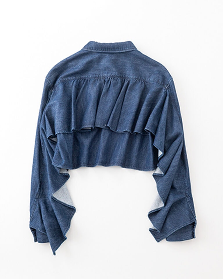 デニムシャツ¥37,400／ル フィル（ル フィル ニュウマン 新宿店）