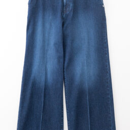 デニムパンツ¥13,000／プラステ