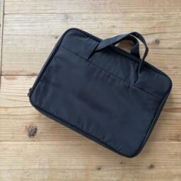 入れたまま使えるパソコンケース　￥2,990／無印良品