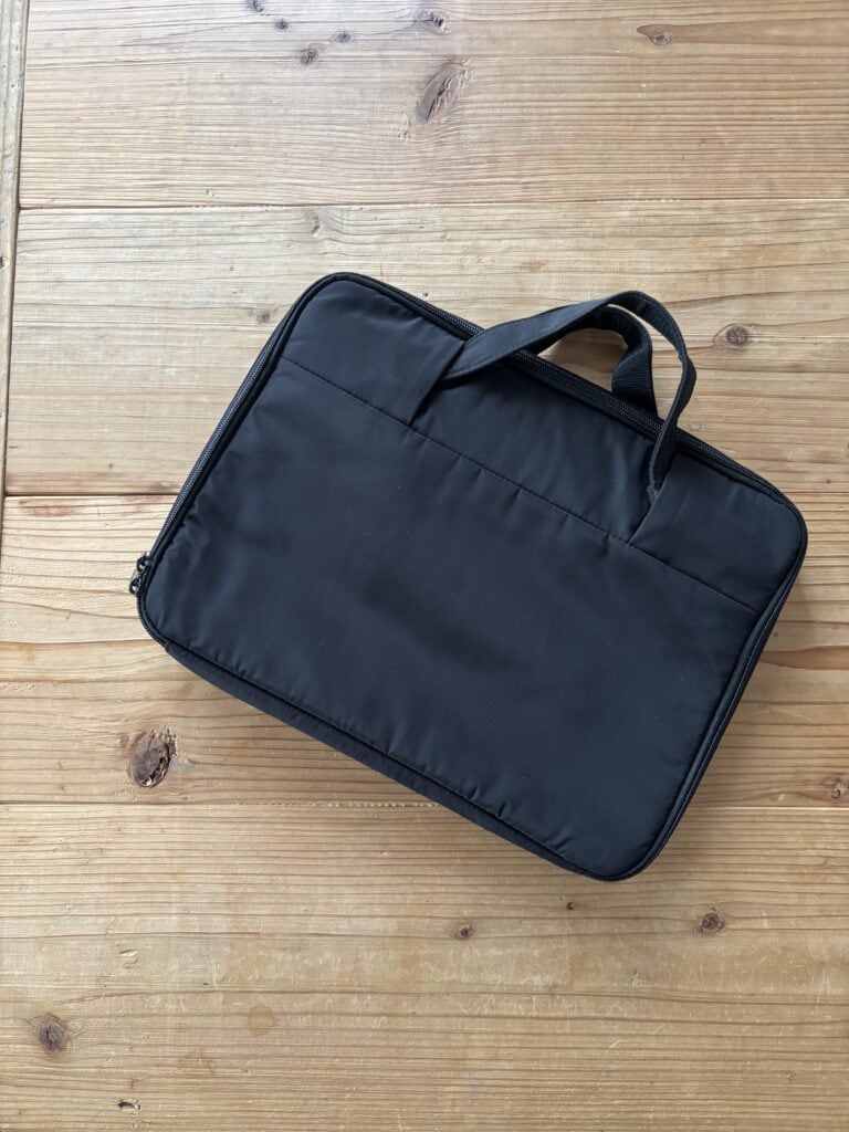 入れたまま使えるパソコンケース ¥2,990