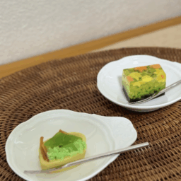 手前「遠山」（西郷狐月《台湾風景》より）／奥「秋の渓流」（奥田元宗《奥入瀬（秋）》より）