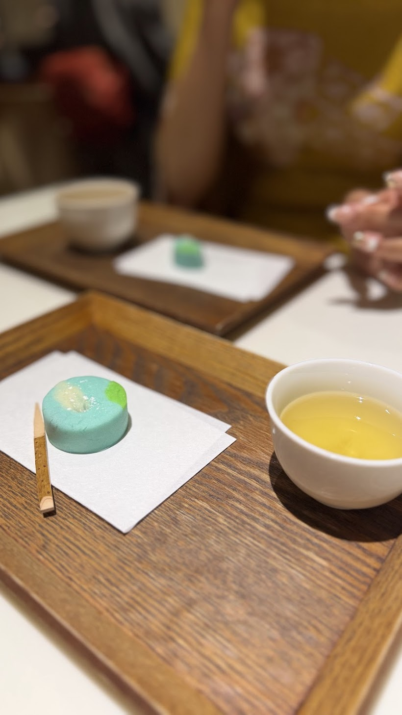 和菓子「うず潮」（奥村土牛《鳴門》より）