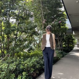 tops、pants : UNIQLO、sandal : ara